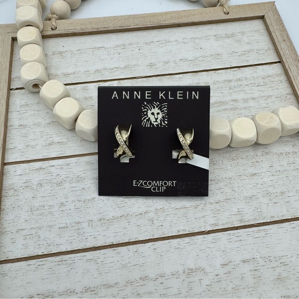 Anne Klein E-ZComfort Clip Gold CE Cry Crossover Hoops NWT - Picture 5 of 5
